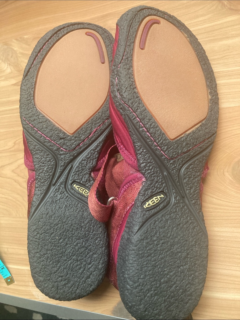 Keen Women’s Madrid SUPER COMFY Magenta Velcro-Fastened Sandals w/ Toe Guard - Picture 3 of 7